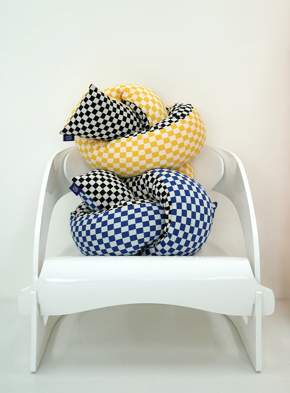 WRIGGLE CUSHION