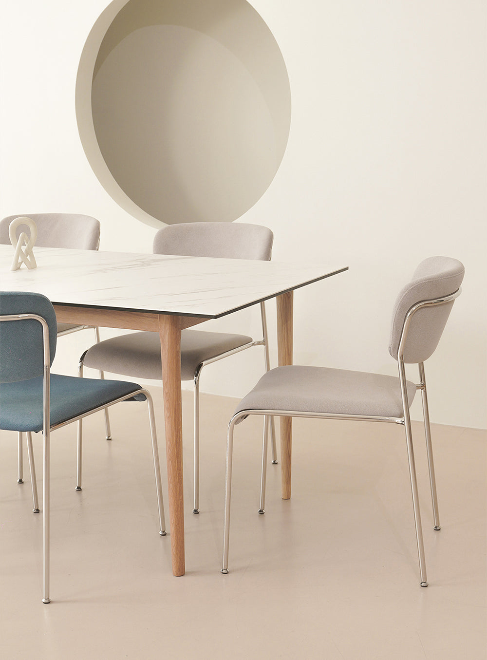 Aenmi Chair