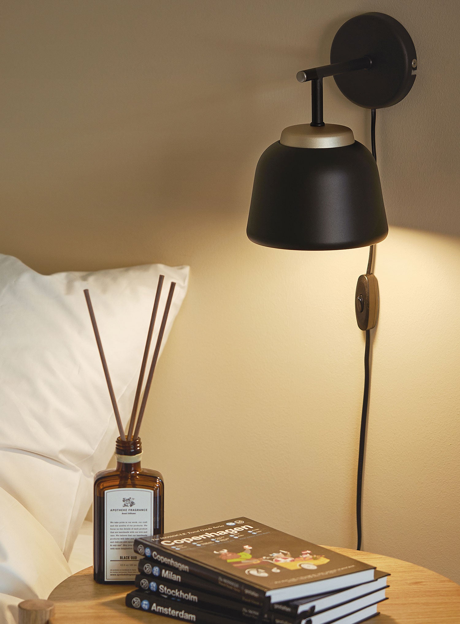 Poteu Wall Lamp