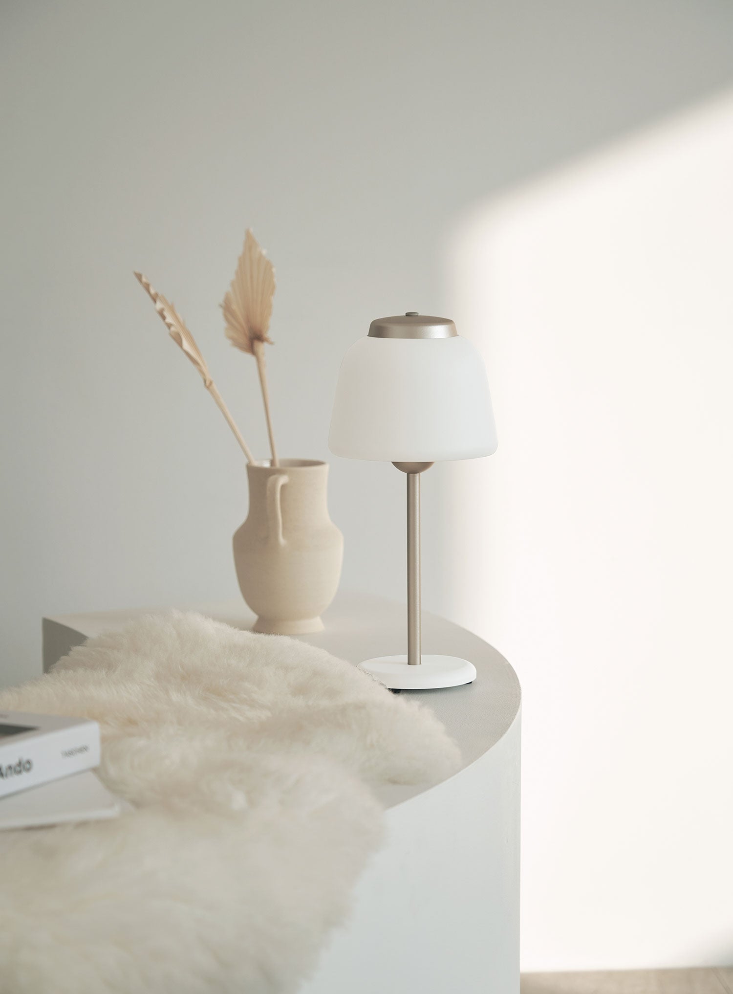 Poteu Table Lamp
