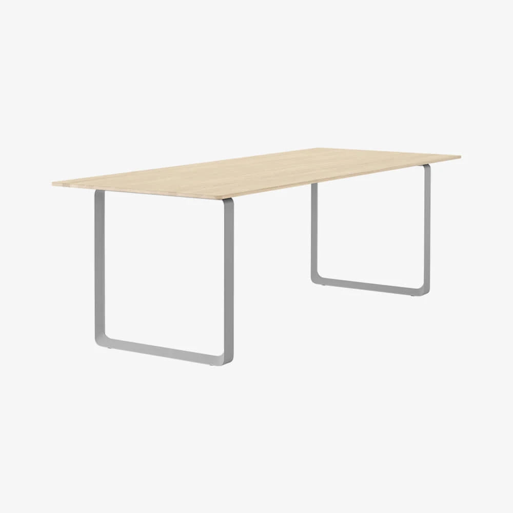 70/70 Table 225 - view 1