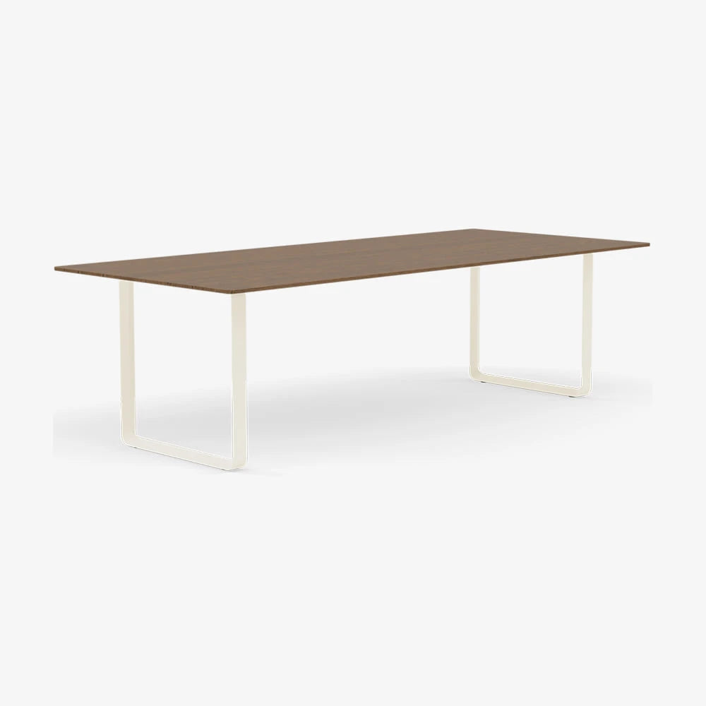 70/70 Table 255 - view 1