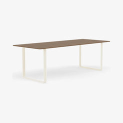 70/70 Table 225 - view 1