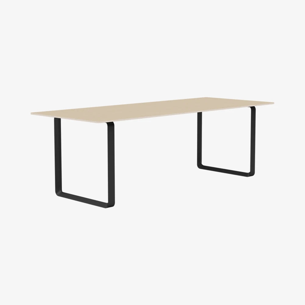 70/70 Table 225 - view 1