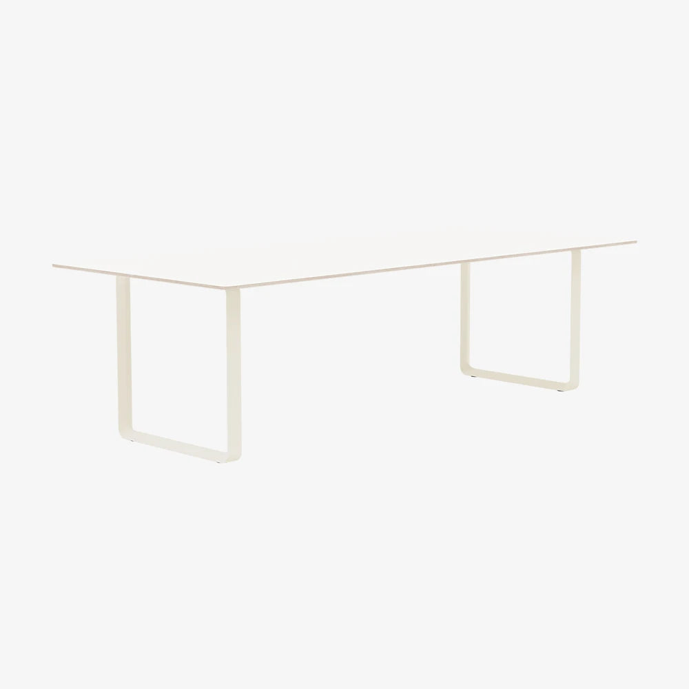 70/70 Table 255 - view 1