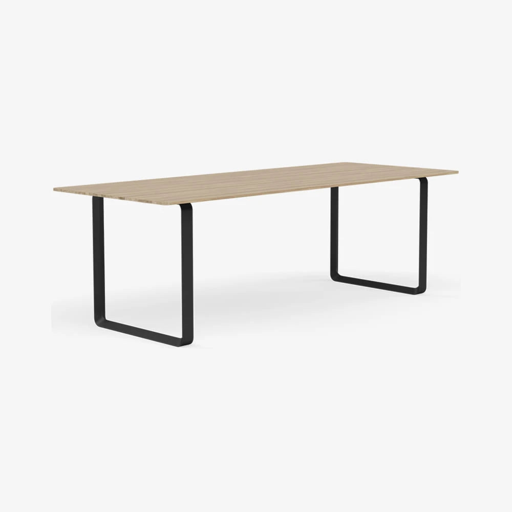70/70 Table 225 - view 1