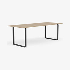 70/70 Table 225 - view 1