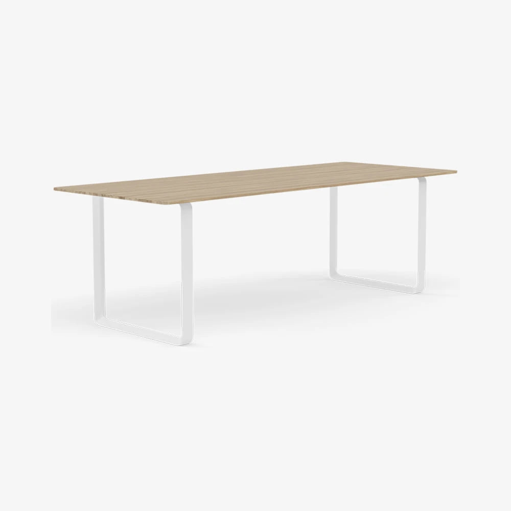 70/70 Table 225 - view 1