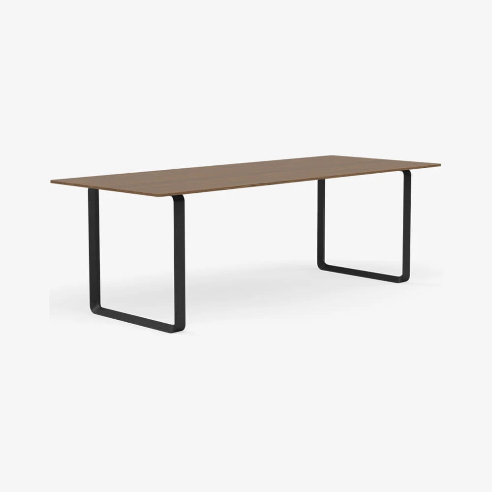 70/70 Table 225 - view 1