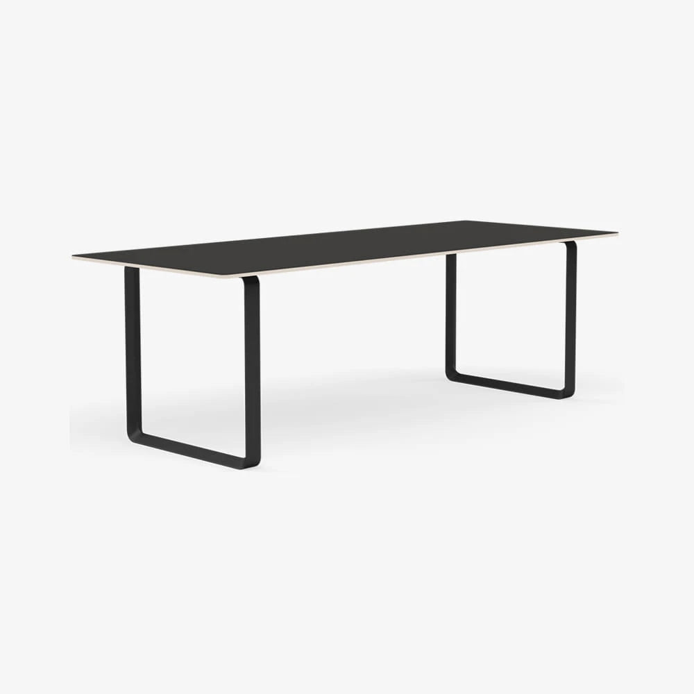 70/70 Table 225 - view 1
