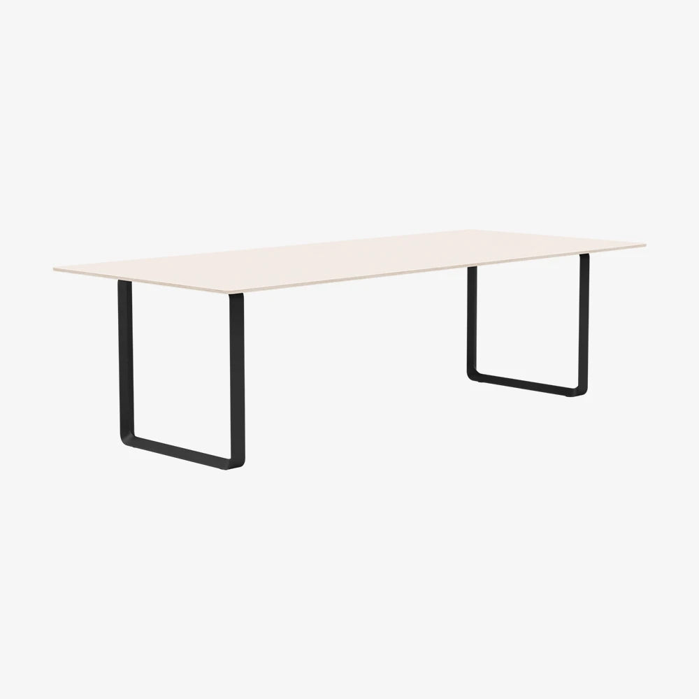 70/70 Table 225 - view 1