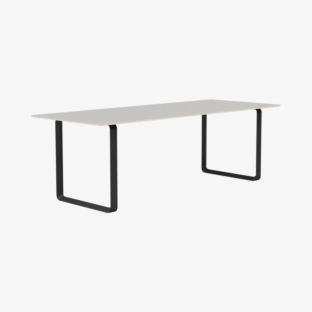 70/70 Table 225 - view 1