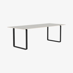 70/70 Table 225 - view 1