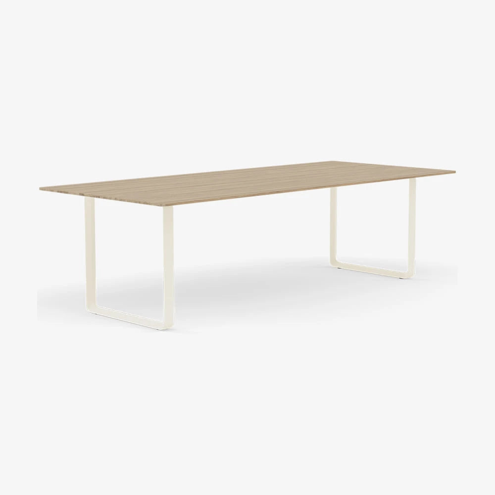70/70 Table 255 - view 1