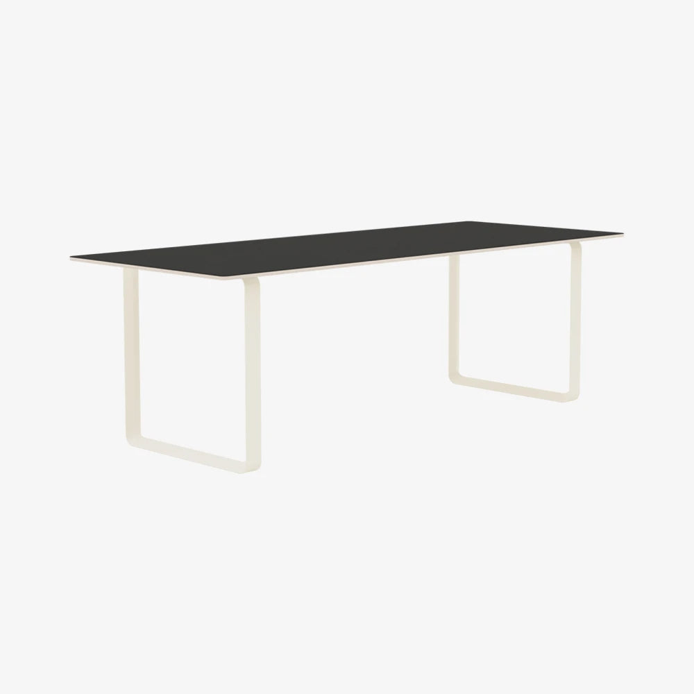 70/70 Table 225 - view 1