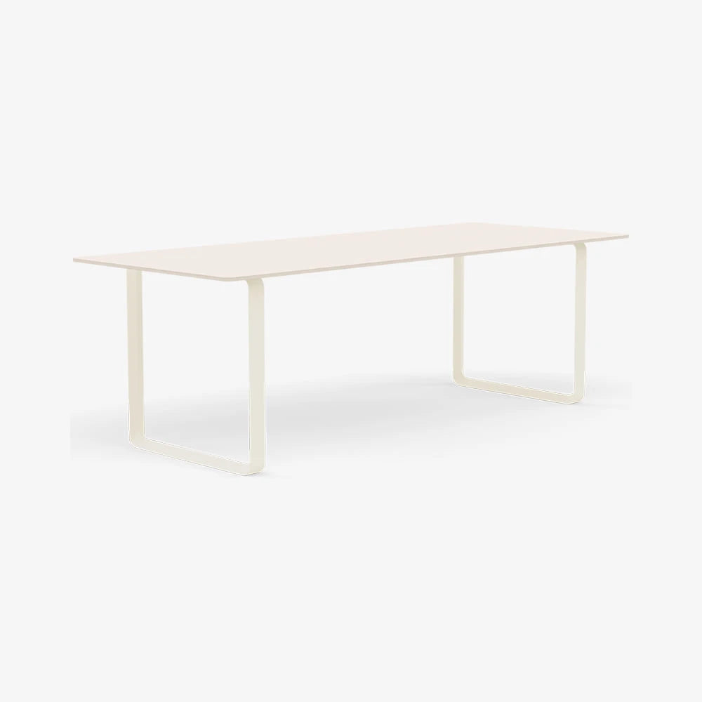 70/70 Table 225 - view 1