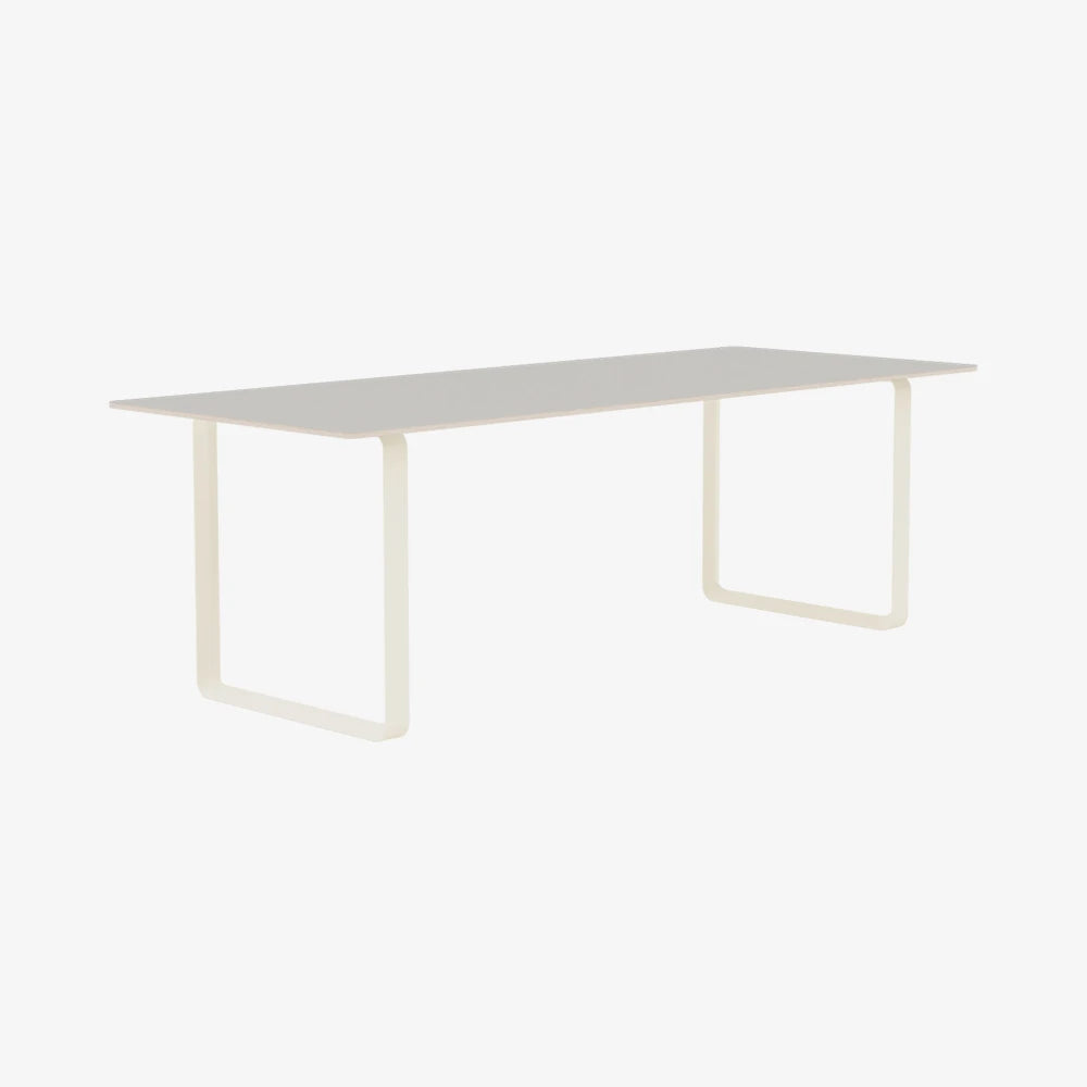 70/70 Table 225 - view 1