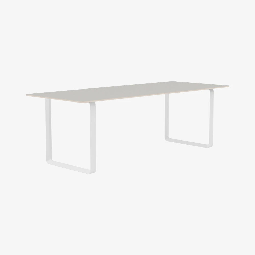 70/70 Table 225 - view 1