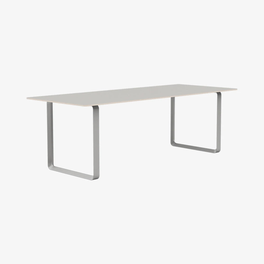 70/70 Table 225 - view 1