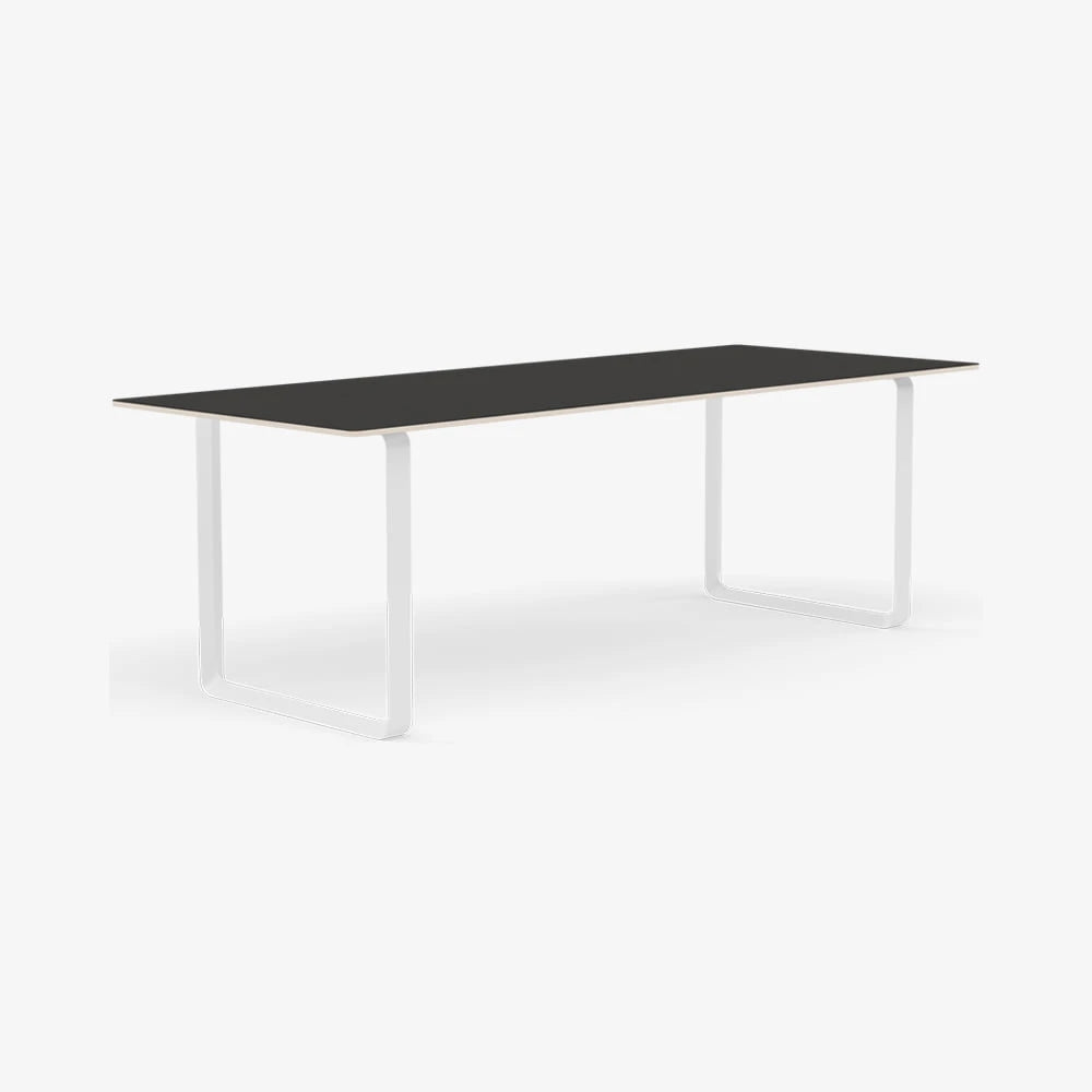 70/70 Table 225 - view 1