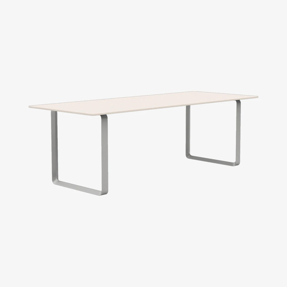 70/70 Table 225 - view 1