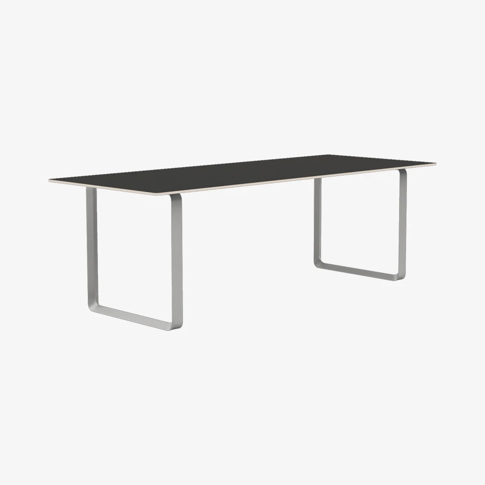 70/70 Table 225 - view 1