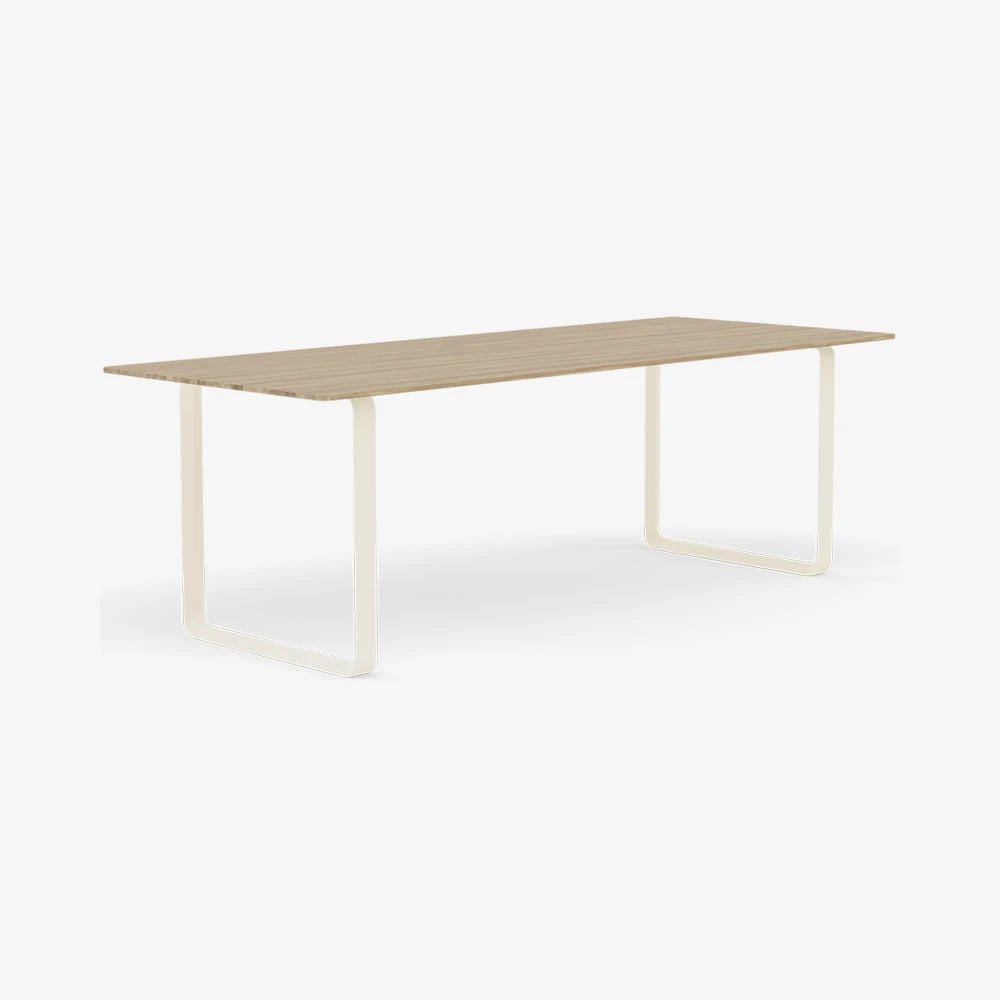 70/70 Table 225 - view 1
