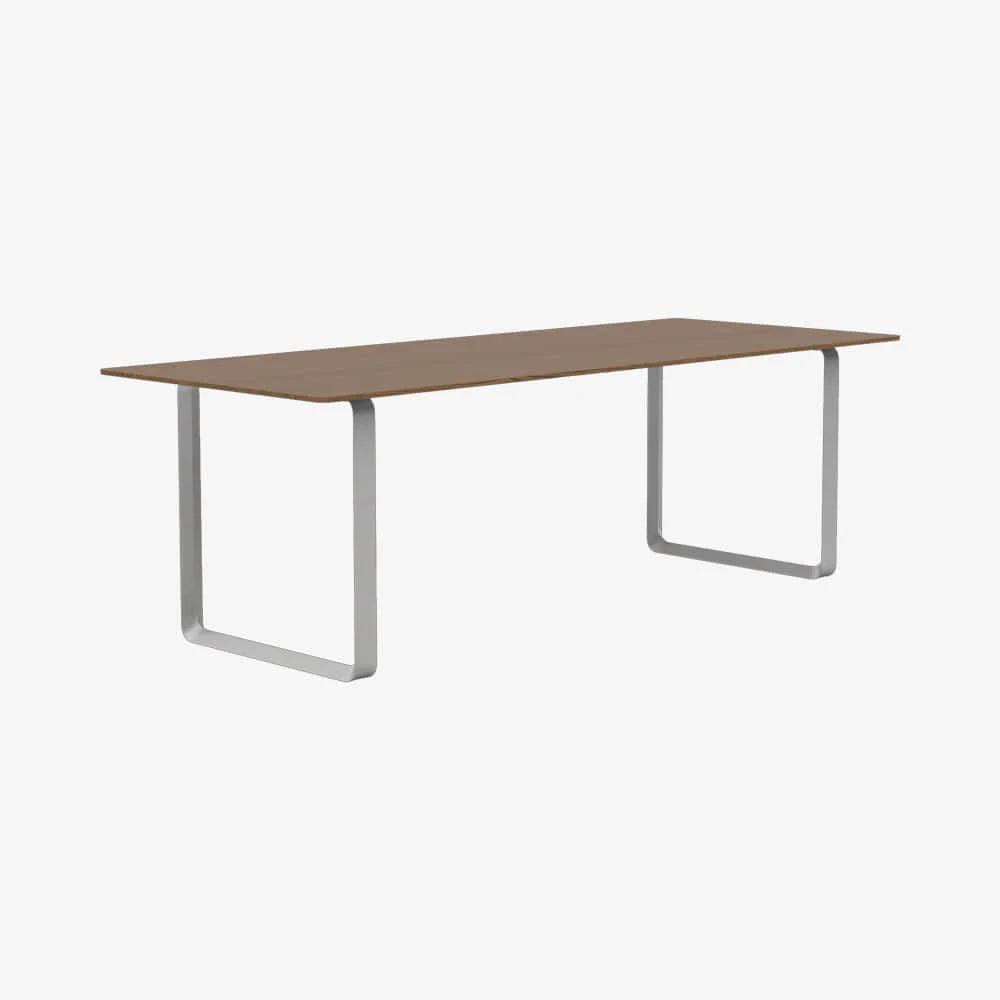 70/70 Table 225 - view 1