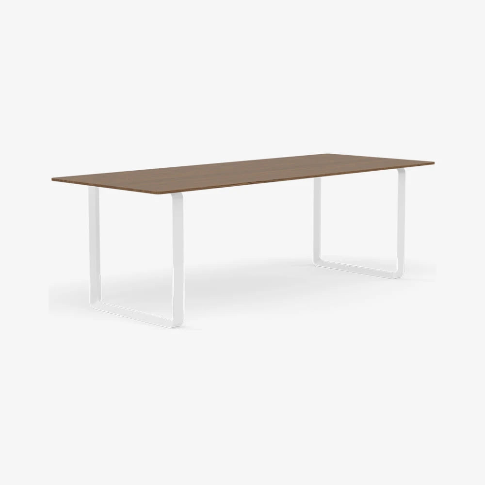 70/70 Table 225 - view 1